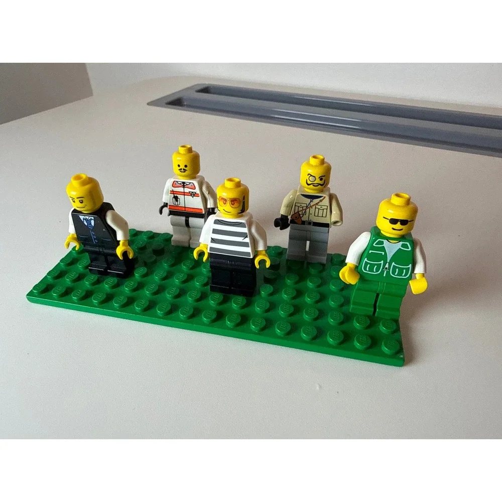 LEGO Minifigure Lot Unisex OS Mixed Vintage Style City Town Figures 5pc Multi